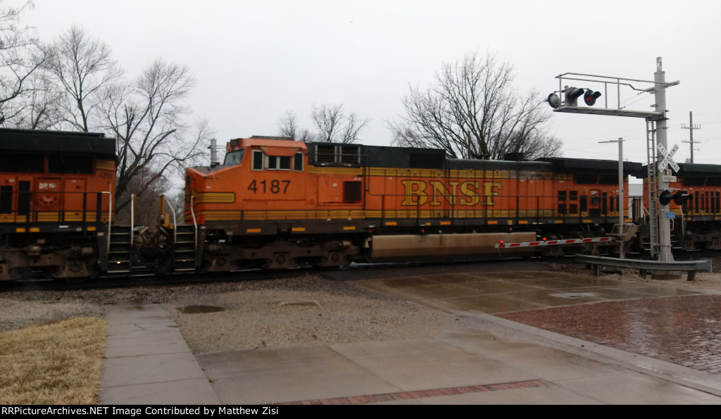 BNSF 4187